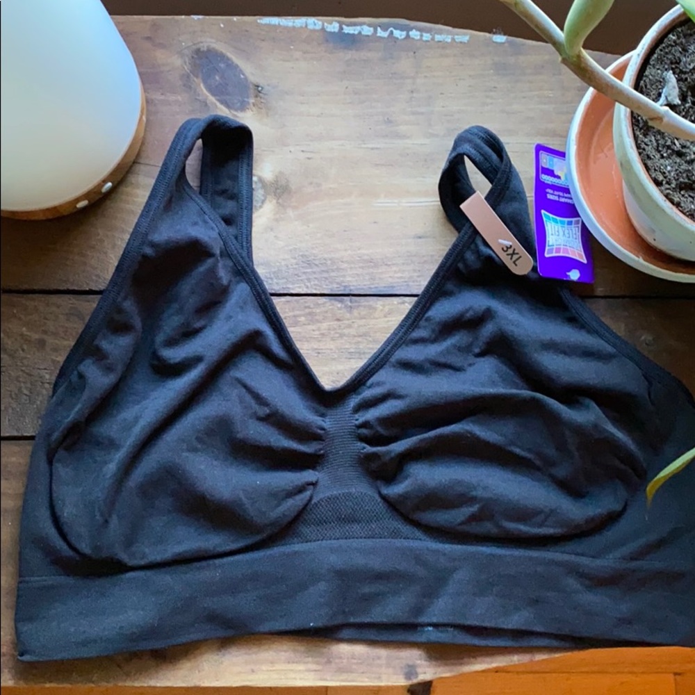 Black sports bra